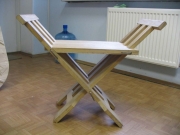 Деревянное кресло-столик